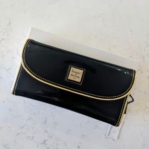 NWT Dooney and Bourke Black Wallet